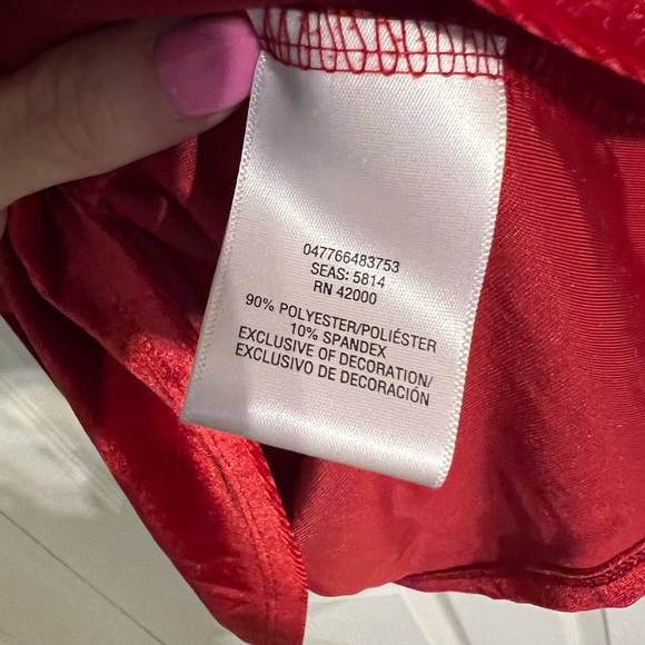 *5/$20* Jaclyn smith velvet top - Picture 3 of 4